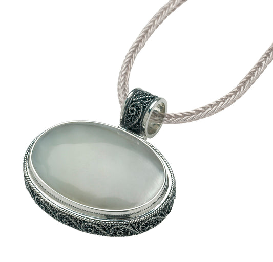 Oval Pendant Necklace – Mother of Pearl (Blush 2006 Archive)